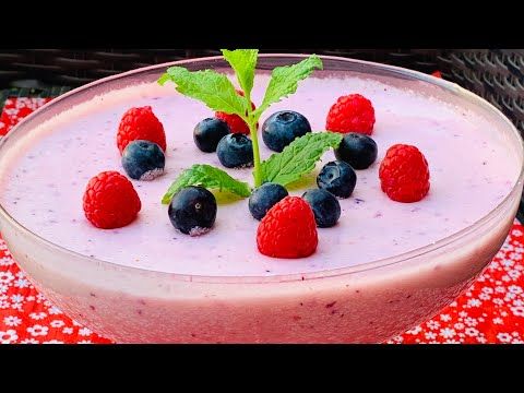Mousse-de-frutos-vermelhos Mousse Cremoso de Frutas Vermelhas com Toque de Chia e Limão surreal - mesacheia